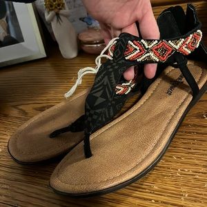 Minnetonka Sandals BLACK.